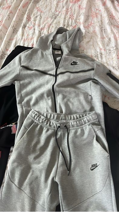 Compleu nike tech