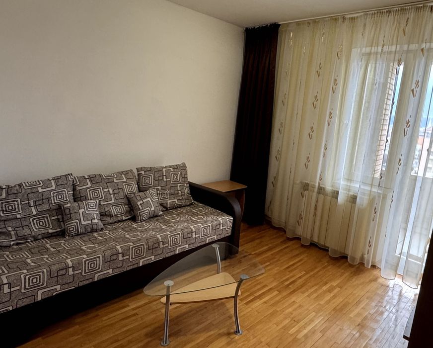Apartament cu 3 dormitoare de închiriat-120mp.
