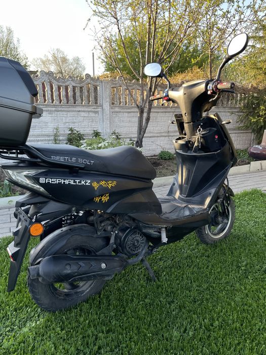 Скутер beetle  bolt