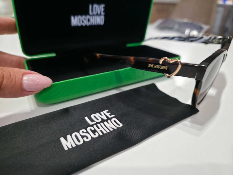 Слънчеви очила Love Moschino