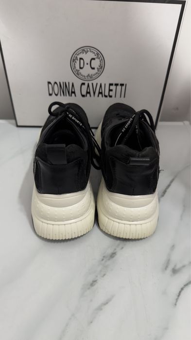 Кроссовки женские