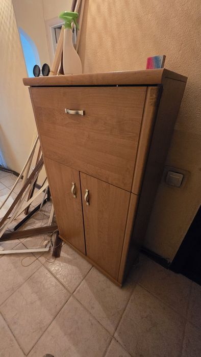 Шкаф для прихожей и зеркало с светильники настенными