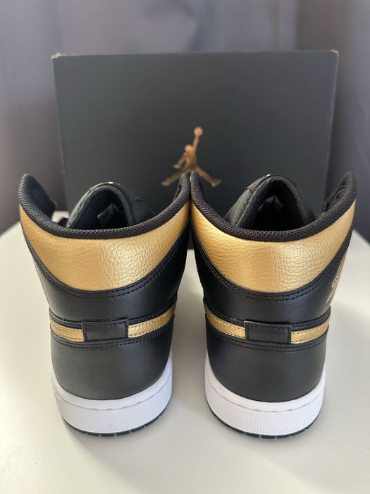 Air Jordan 1 Mid, culoare Black/Metallic Gold