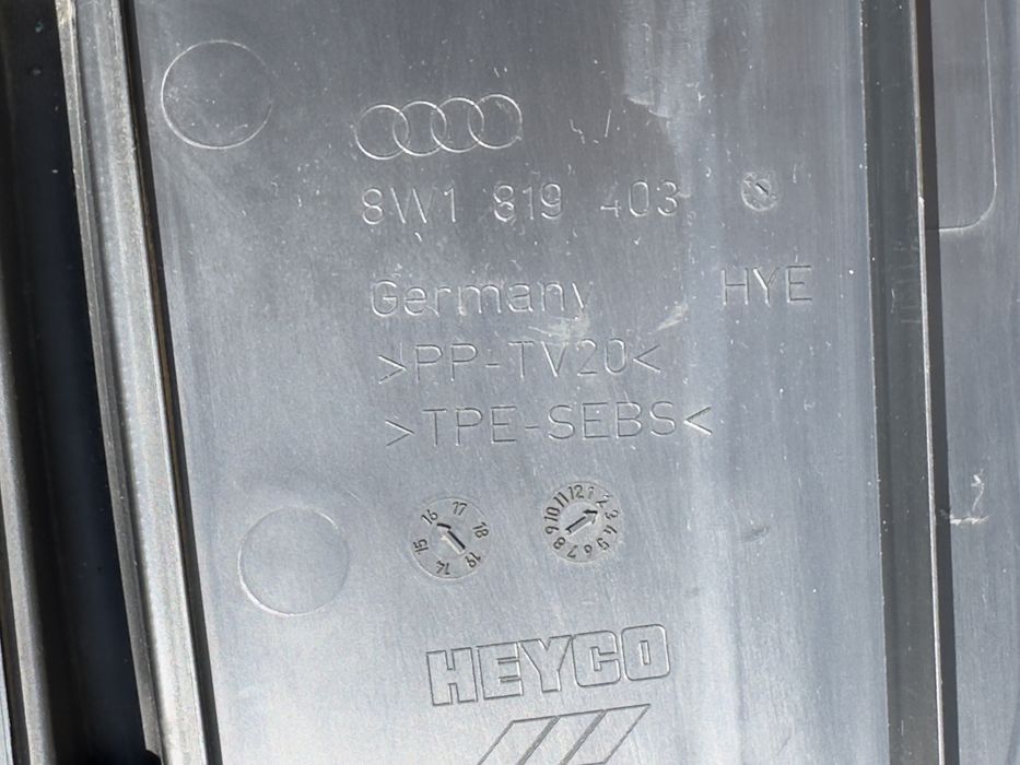 Кора под чистачки AUDI A4 B9 8W1819403