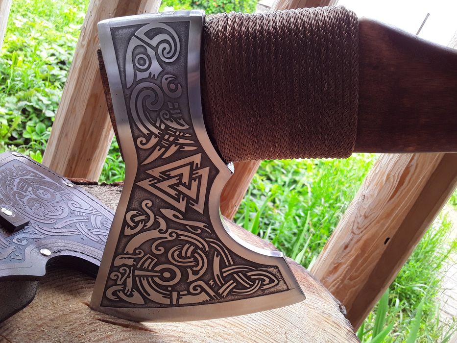 Топоры ручной работы.