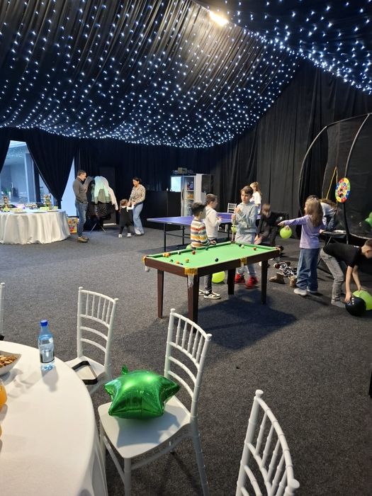 Locatie petreceri piscina aniversari copii trambulina tobogan gonflabi