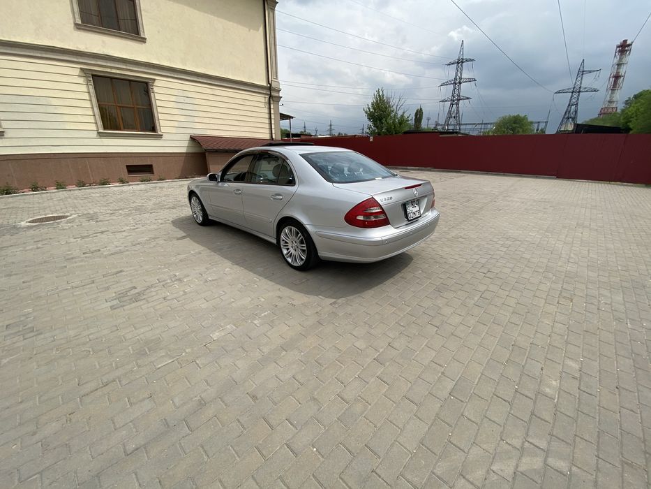 Продам оригинальные ветровики w211