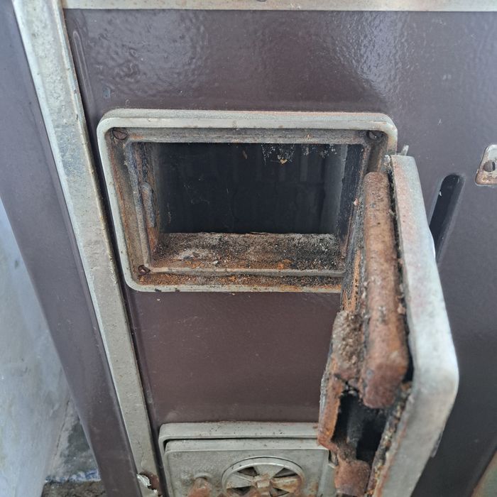 Soba cu samota pentru lemne sau peleti.