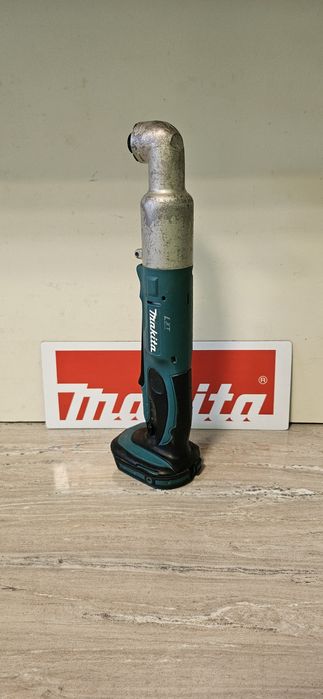 Makita Ъглов Импакт Акумулаторен Ударен DTL061 18V.