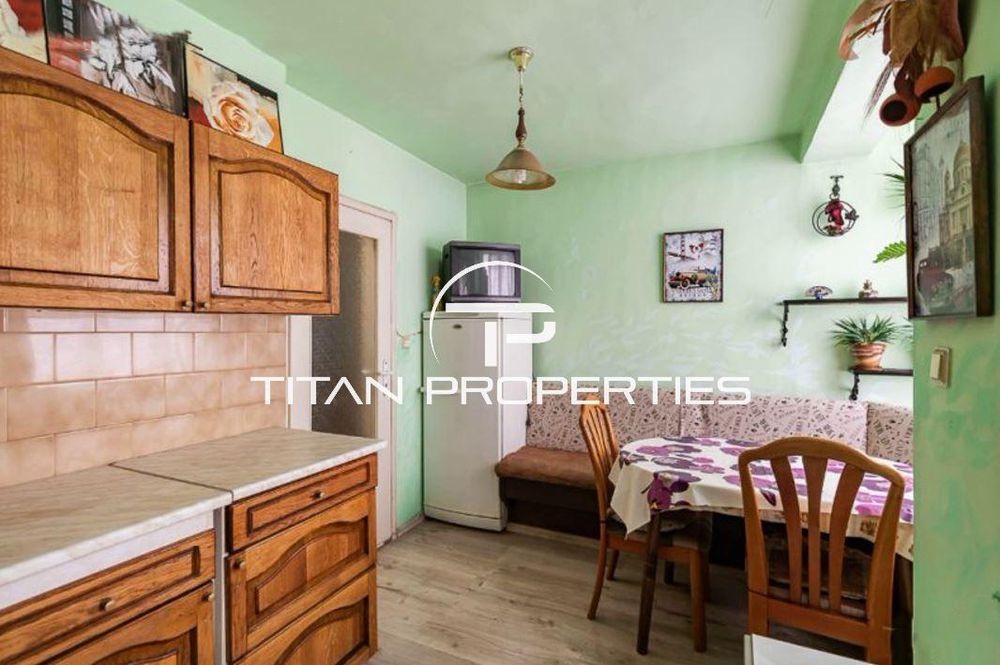 Дава се под наем Тристаен апартамент в Варна, Спортна зала - 90 кв.м за 562 € - Снимка #1