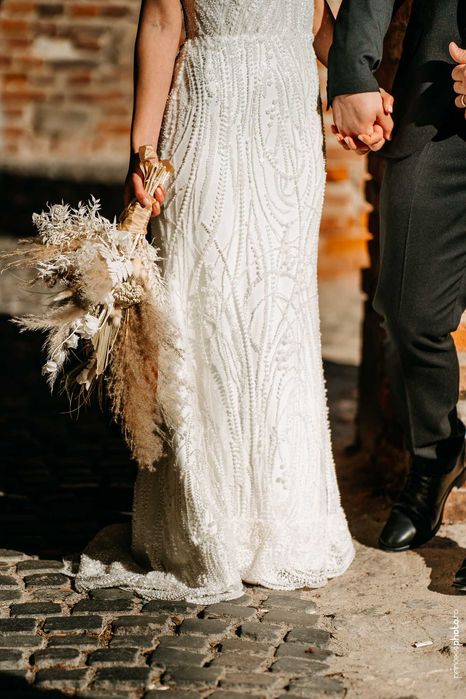 Vând Rochie de mireasă (nouă-purtată o singură dată,curatată chimic)