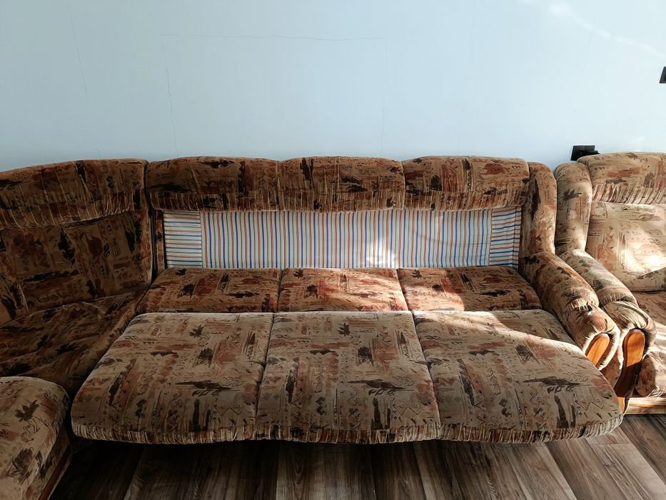 Colțar extensibil + fotoliu – stare bună