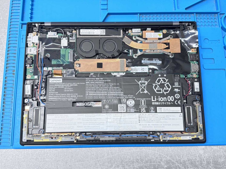 Реновиран лаптоп Lenovo ThinkPad X1 Carbon 9th Gen 14" IPS 1920x1200 FHD+ webcam i7-1165G7 32GB DDR4 1020GB M.2 Nvme/ клас А/ 12м гаранция