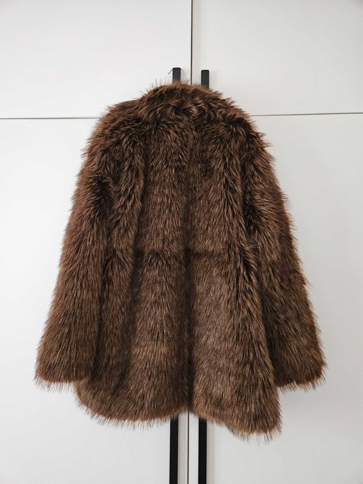 Луксозно уголемено палто на Нм. Ново с етикет.