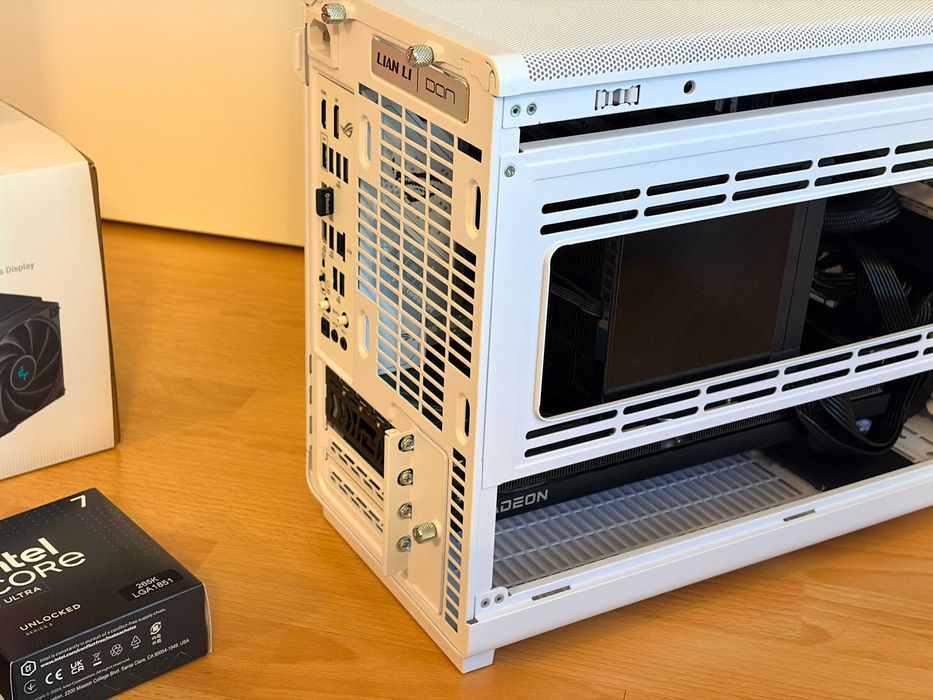 KIT Intel Ultra 7 265K, ROG STRIX B860-G, 7900 GRE 16GB, Corsair 1000W