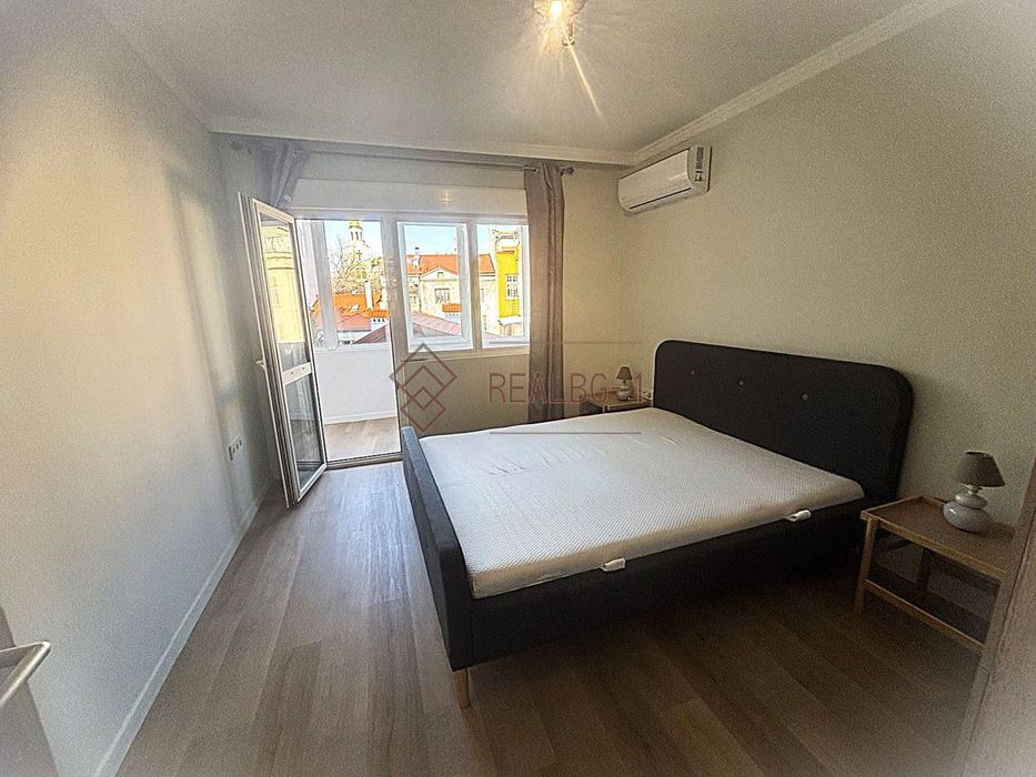 Уникална локация! Обзаведен апартамент в Центъра с гледка към Катедра