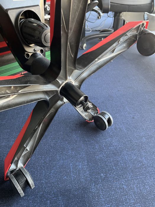 Игровое кресло DxRacer