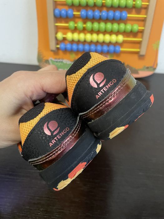 Футболни маратонки за затворени помещения/зали