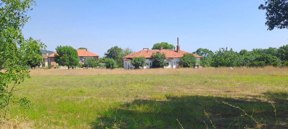 Голям, равнинен парцел за продажба в с. Атия, обл. Бургас.