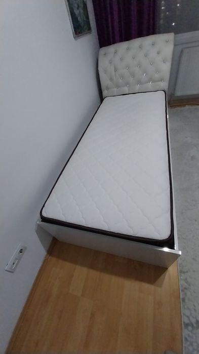 Бір кісілік төсек сатамын.