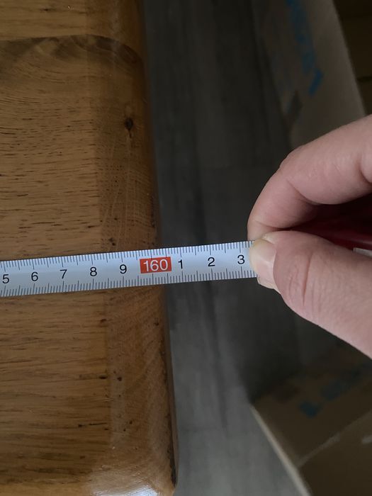 Масивни дървени маси