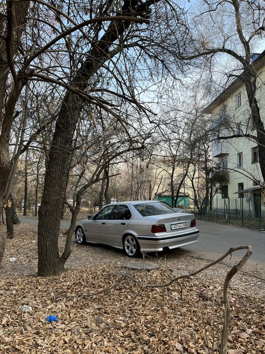 Продам машину е36