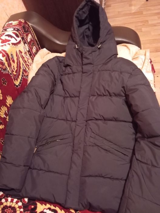 Продам куртку 48-50 размер черная