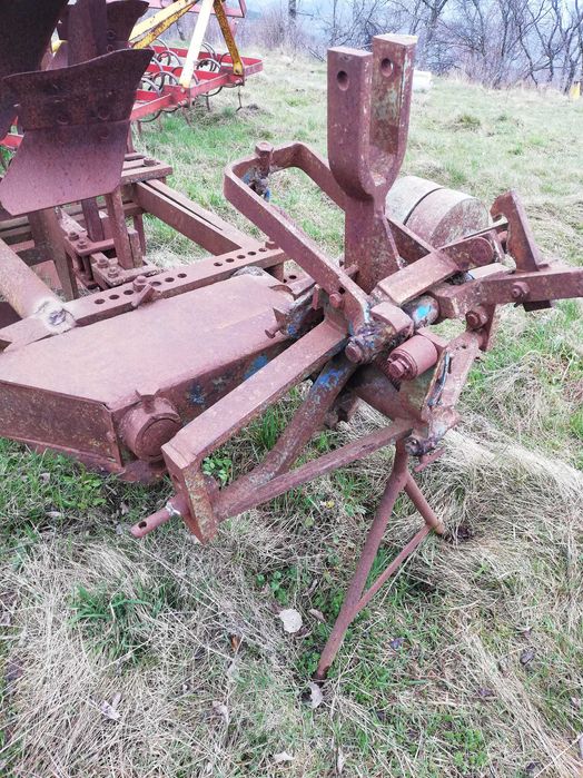 Sapă reversibilă cu 2 brazde