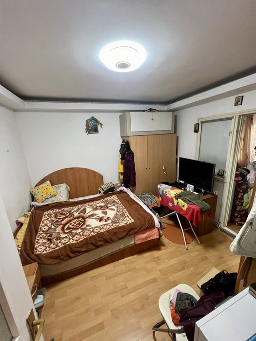 Apartament 3 camere, strada Zimbrului etaj 2/4