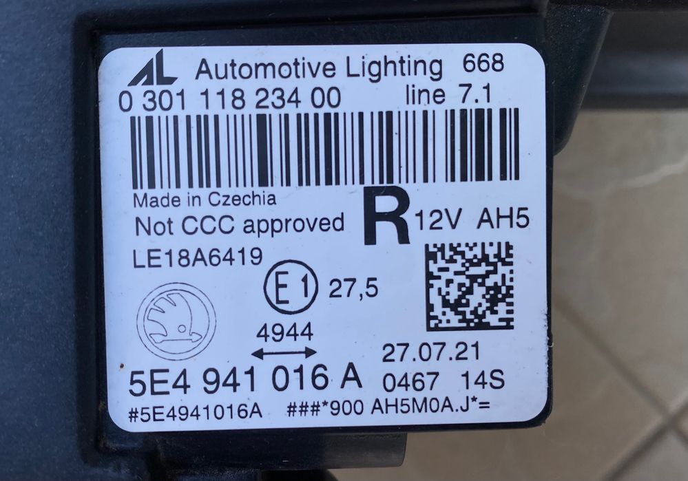 Фарове far CRYSTAL LIGHTNING фар за Шкода Октавия Skoda Octavia 4