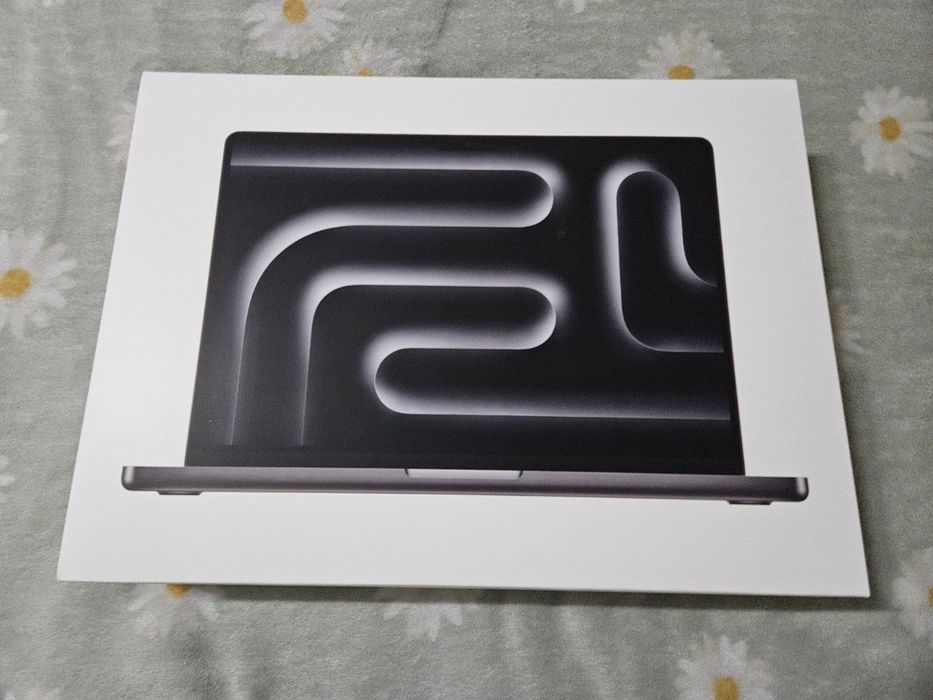 MacBook Pro M3 Pro 14 dyum spaceblack (18GB/512GB) full box sotiladi
