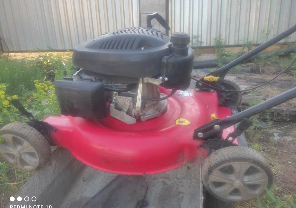 Газонокосилка бензиновая четырехколесная?