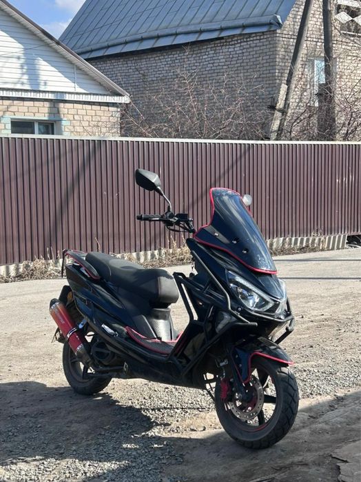 Maxi мопед скутер