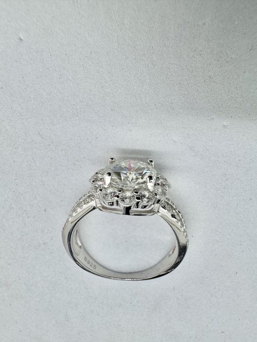 Сребърен пръстен с мойсанит (Диамант) 2 карата