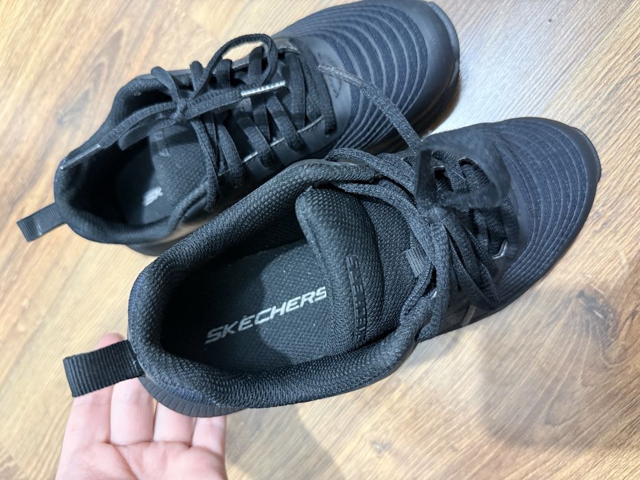 Продам обувь skechers
