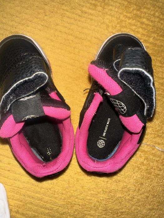 Адидас кожени 23 1/2  другите са подарък