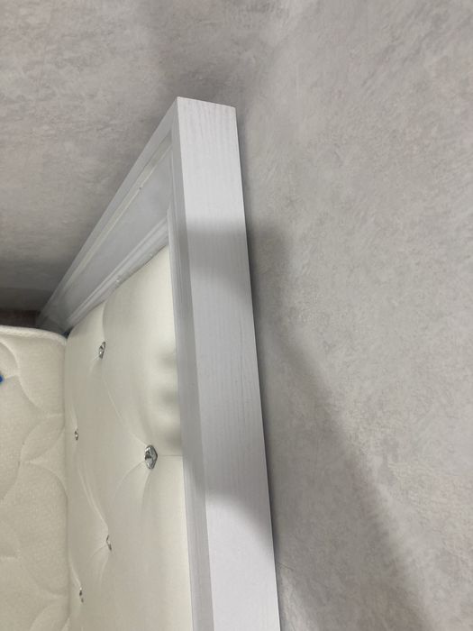 Кровать с матрасом вместе