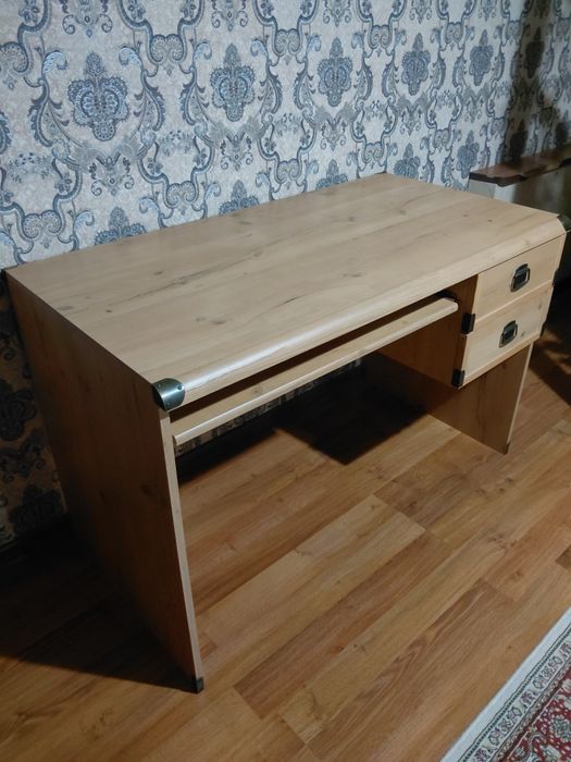 Продам компьютерный стол
