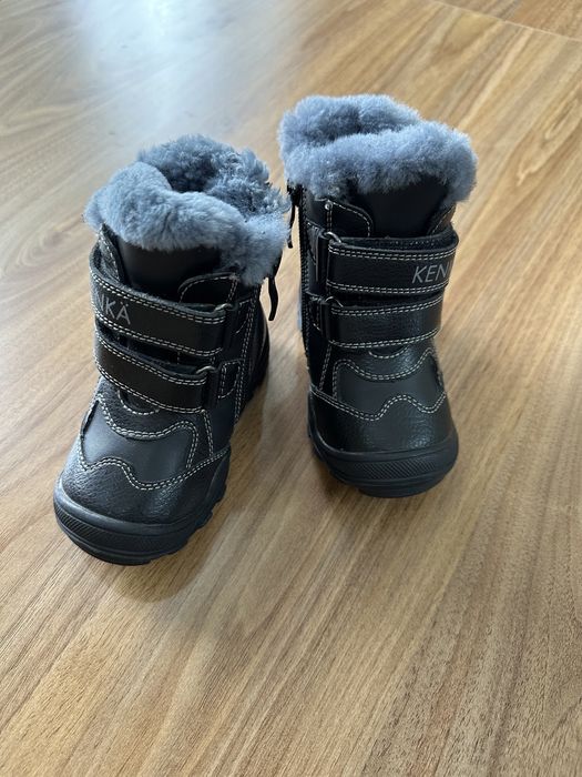 Продам детскую обувь