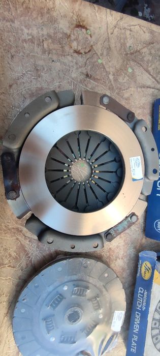 Продавам претискателен и феродов диско комплект