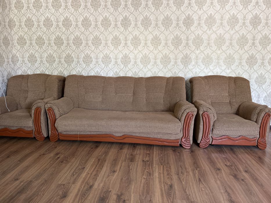 Диван очень срочно продам ремонд дома