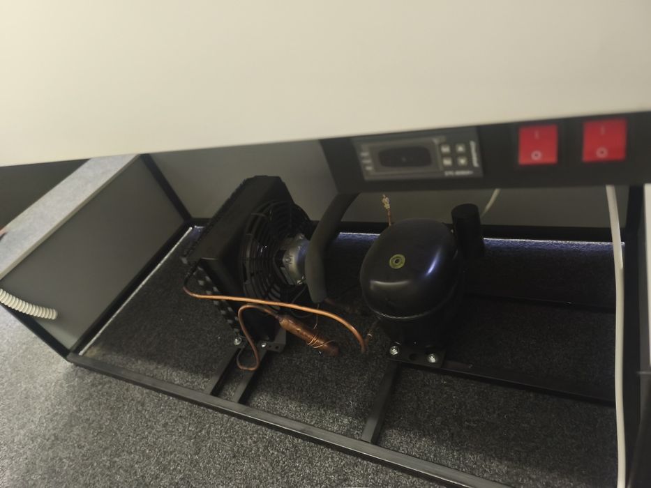 Витринный холодильник