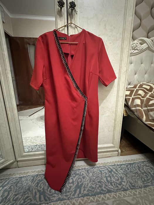 Продам платье 48 размер