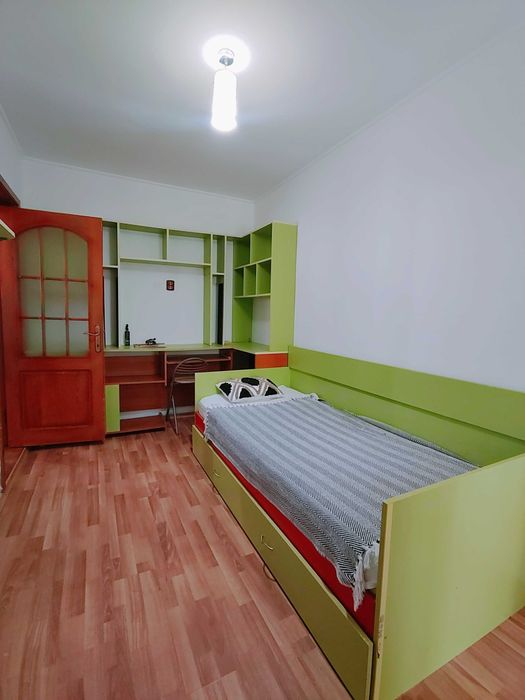 Apartament 3 Camere, Etajul 1, zona Mausoleu