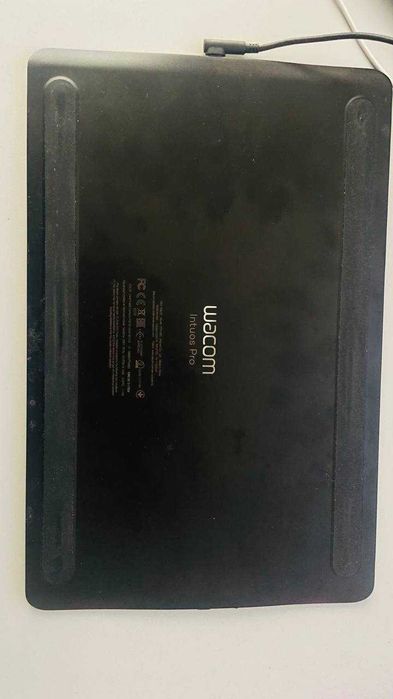 Графический планшет Wacom Intuos Pro Medium