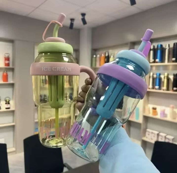 термос со стеклянными соломинками