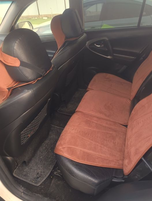 Тойота Рав 4 2011 года