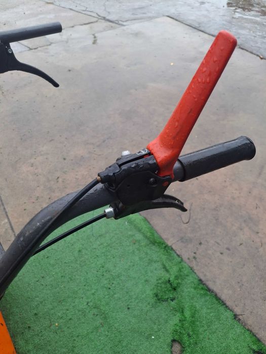 Самоходна косачка за висока трева