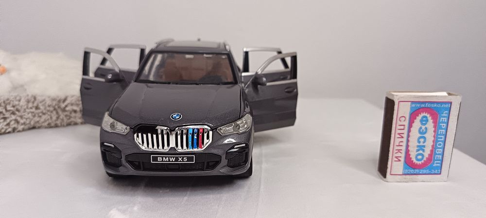 Детская металическая машинка