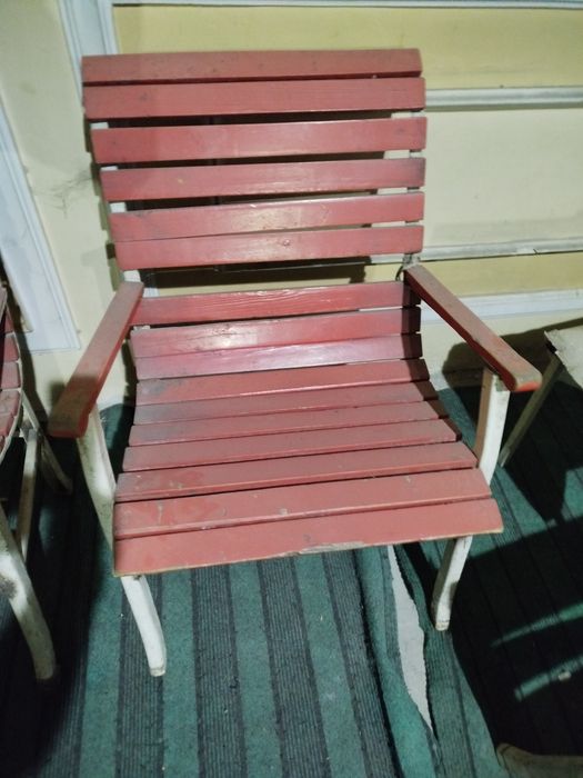 Кресло стул Сотилади ярокли холатда Темир ва Тахтадан таёрланган.